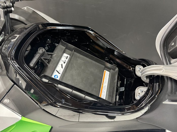 2024 Kawasaki 2024 Kawasaki Ninja e-1 Electric BrightSilver/MatteLime/Ebony