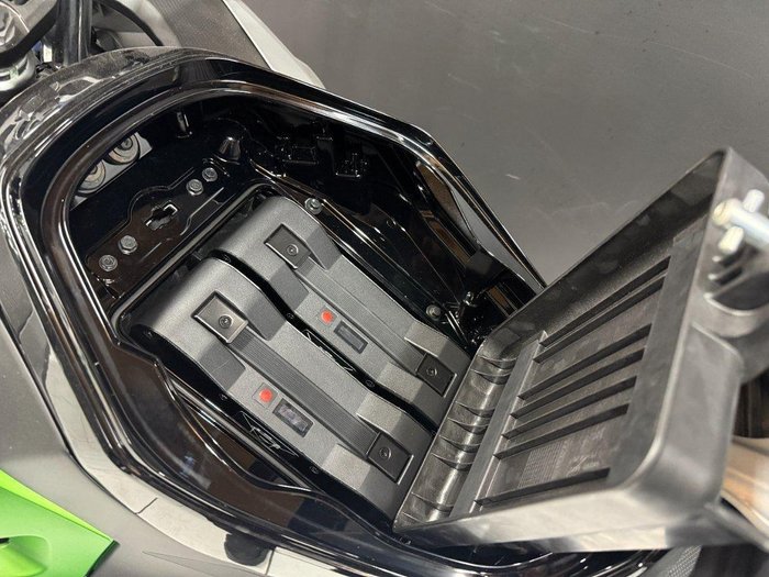 2024 Kawasaki 2024 Kawasaki Ninja e-1 Electric BrightSilver/MatteLime/Ebony