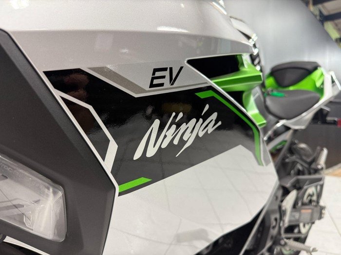 2024 Kawasaki 2024 Kawasaki Ninja e-1 Electric BrightSilver/MatteLime/Ebony
