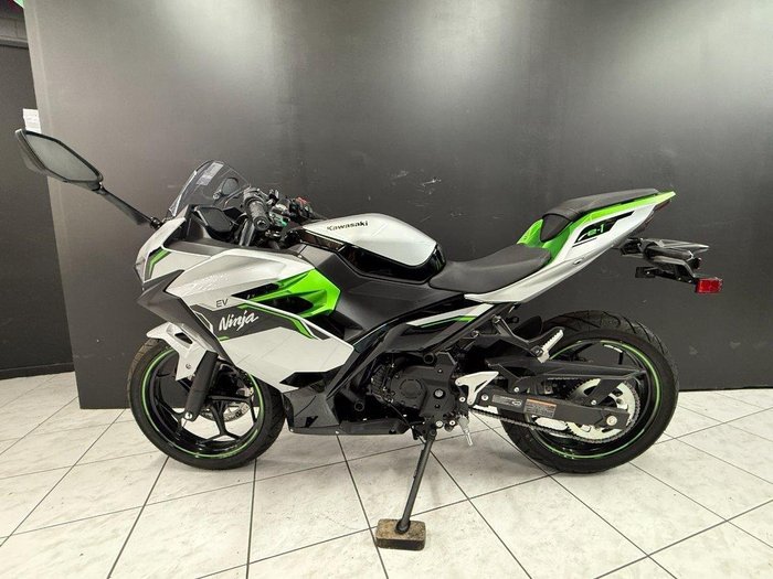 2024 Kawasaki 2024 Kawasaki Ninja e-1 Electric BrightSilver/MatteLime/Ebony