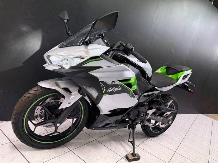 2024 Kawasaki 2024 Kawasaki Ninja e-1 Electric BrightSilver/MatteLime/Ebony