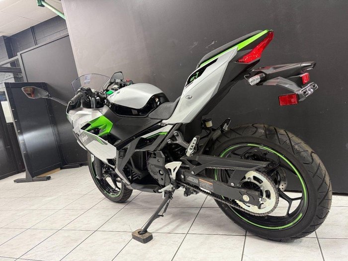 2024 Kawasaki 2024 Kawasaki Ninja e-1 Electric BrightSilver/MatteLime/Ebony