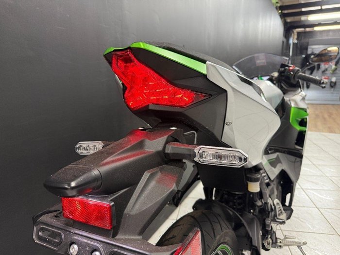 2024 Kawasaki 2024 Kawasaki Ninja e-1 Electric BrightSilver/MatteLime/Ebony