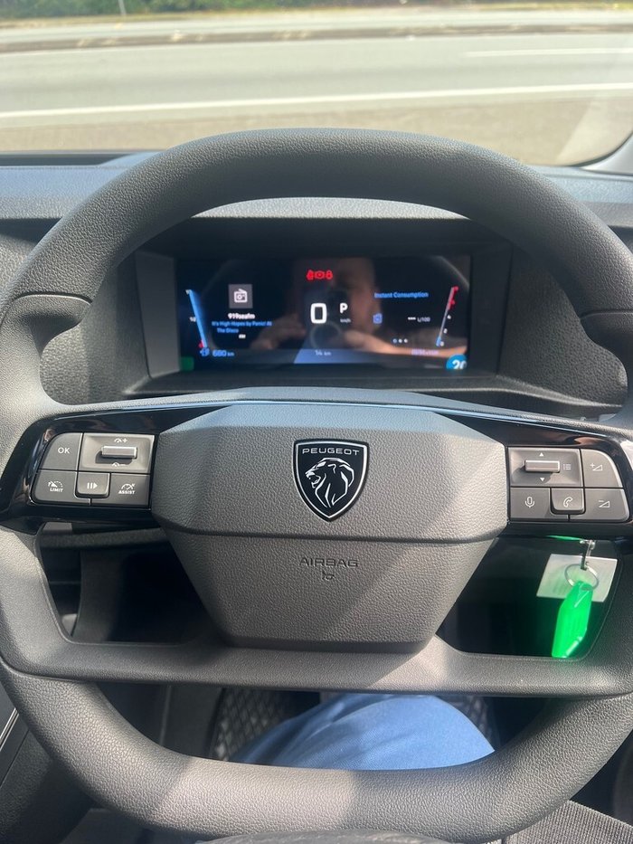 2025 Peugeot Expert Pro SWB