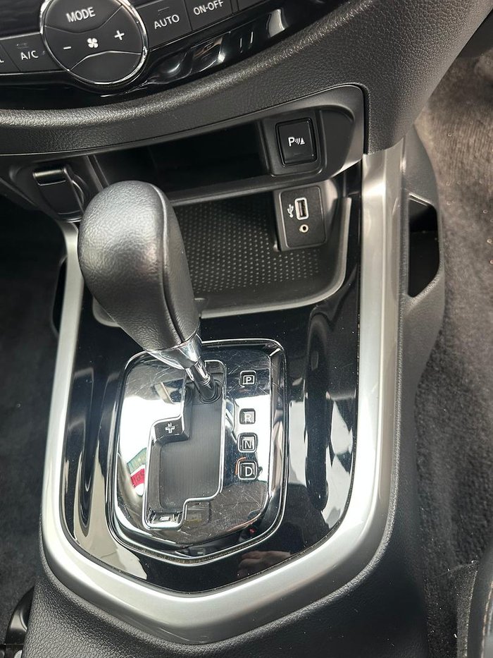 2022 Nissan Navara ST-X