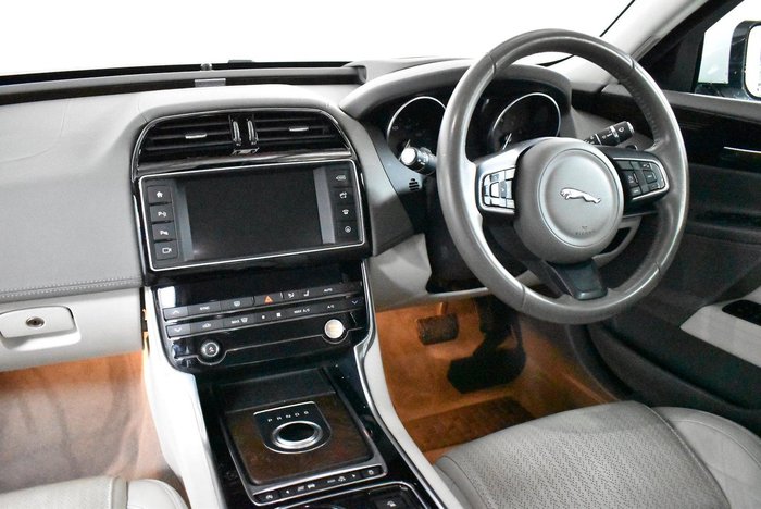2016 Jaguar XE 25t Portfolio