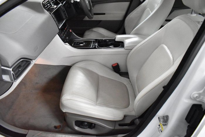 2016 Jaguar XE 25t Portfolio