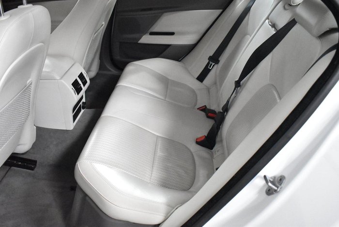 2016 Jaguar XE 25t Portfolio