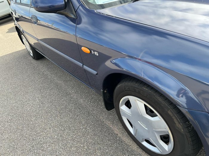 2000 Ford Laser LXi