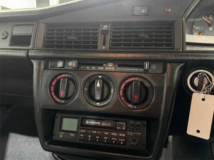 1993 Mercedes-Benz 180E W201 Blue