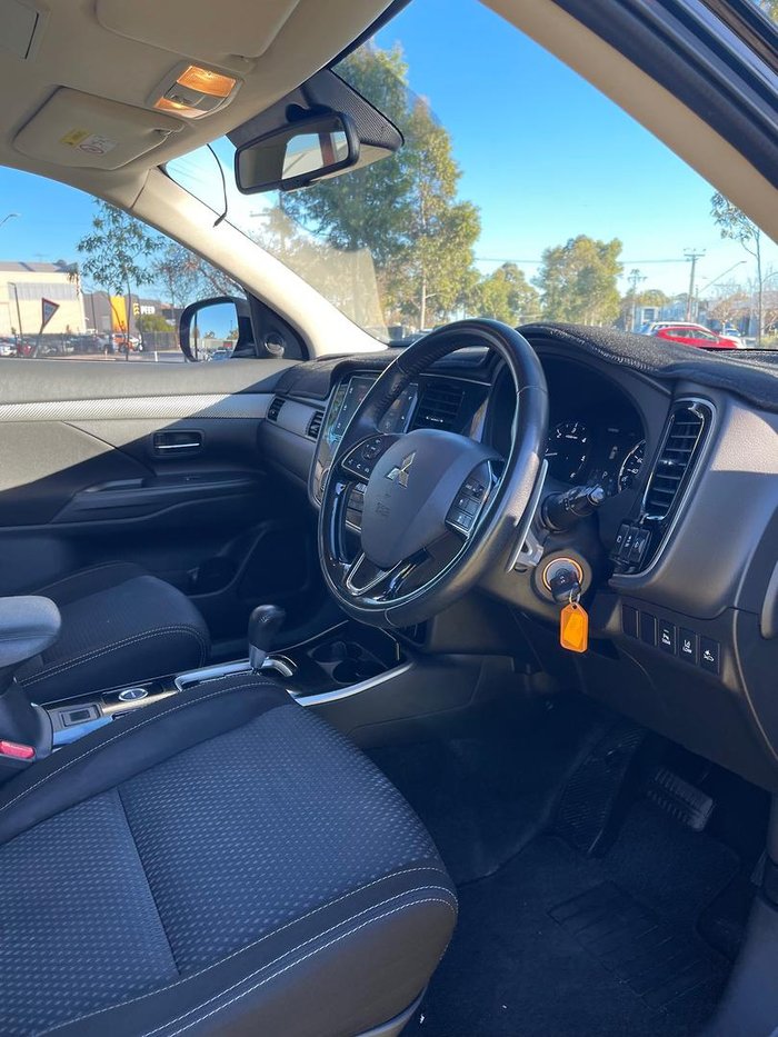 2017 Mitsubishi Outlander LS Safety Pack