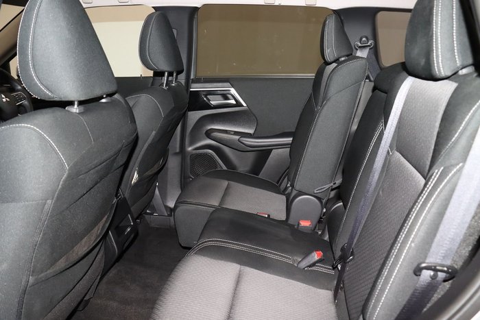 2024 Mitsubishi Outlander LS