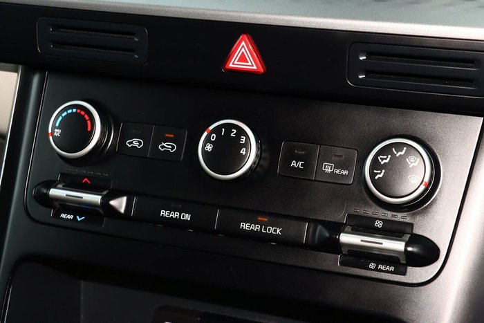 2022 Kia Carnival S