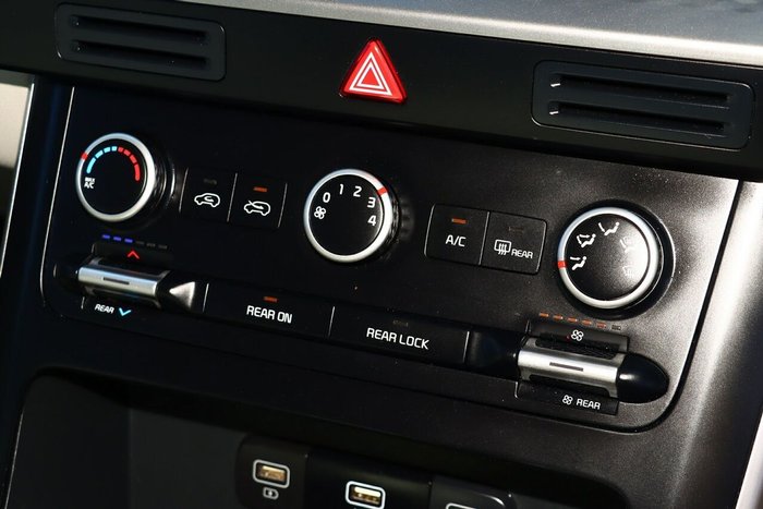 2023 Kia Carnival S