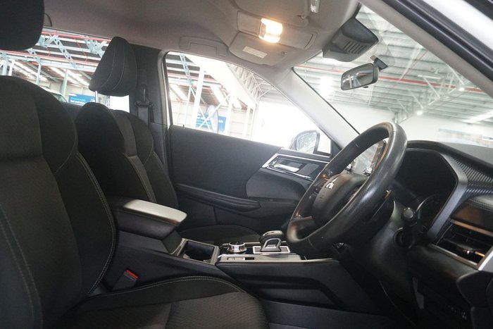 2023 Mitsubishi Outlander ES