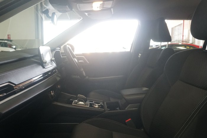 2023 Mitsubishi Outlander ES