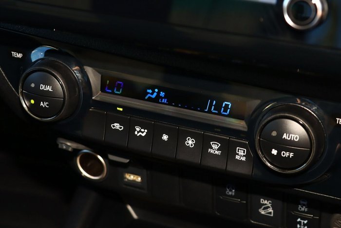 2025 Toyota Hilux SR5 48V