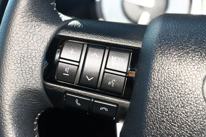 2025 Toyota Hilux SR5 48V