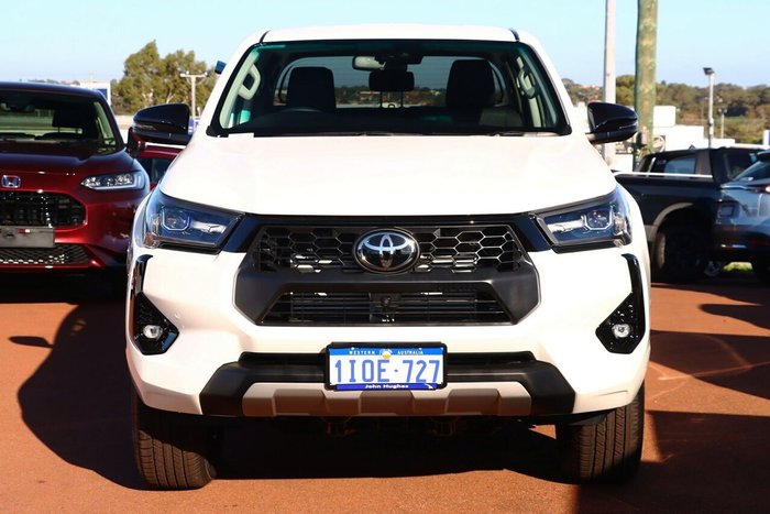 2025 Toyota Hilux SR5 48V