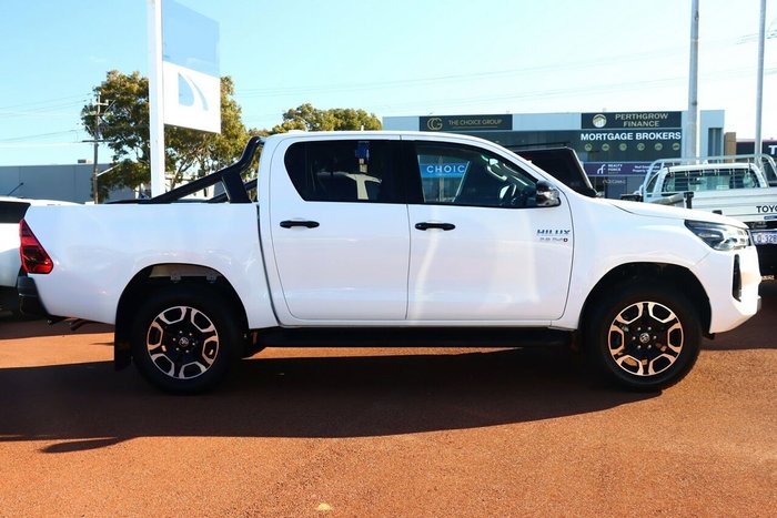 2025 Toyota Hilux SR5 48V
