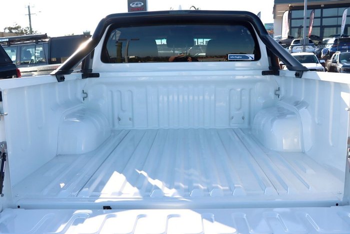 2025 Toyota Hilux SR5 48V