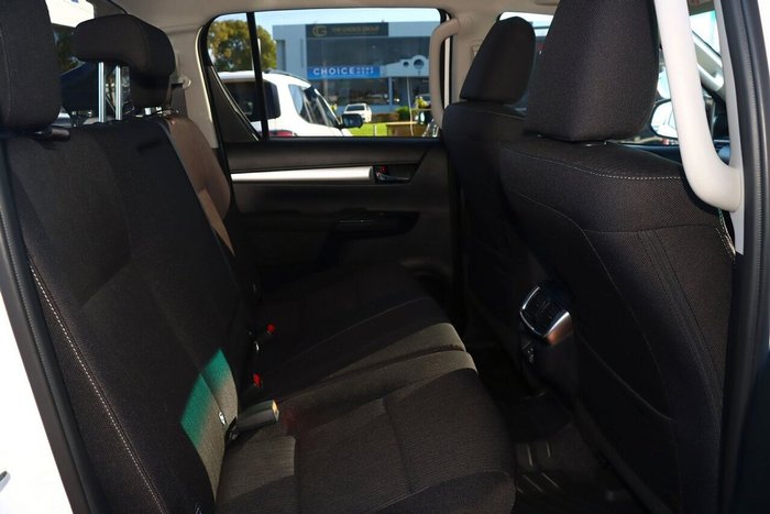 2025 Toyota Hilux SR5 48V