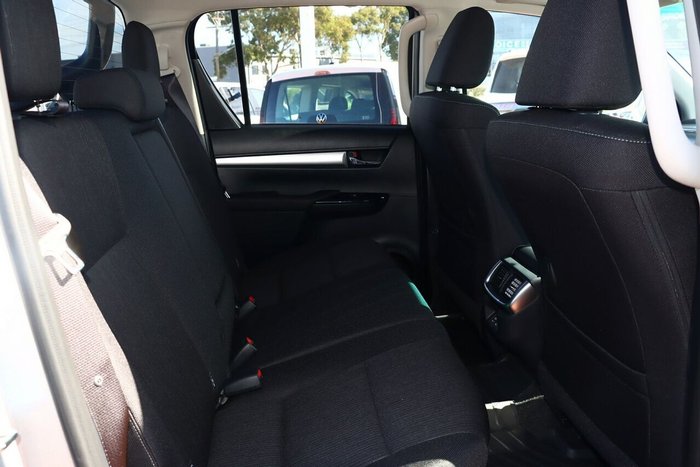 2025 Toyota Hilux SR5 48V