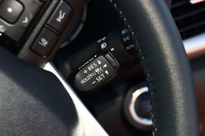 2025 Toyota Hilux SR5 48V