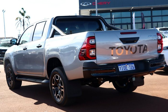 2025 Toyota Hilux SR5 48V
