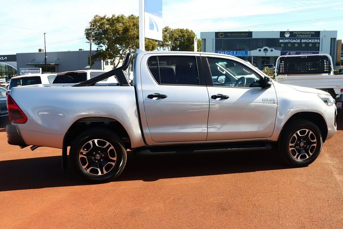 2025 Toyota Hilux SR5 48V