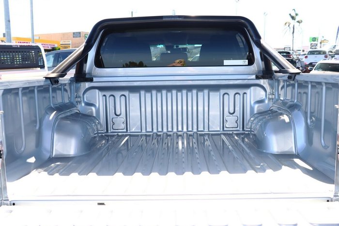2025 Toyota Hilux SR5 48V