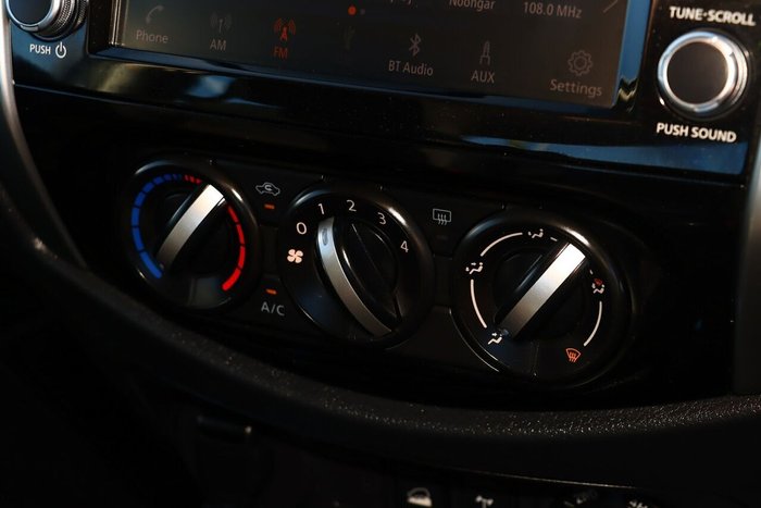 2023 Nissan Navara SL