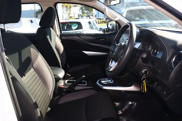 2023 Nissan Navara SL