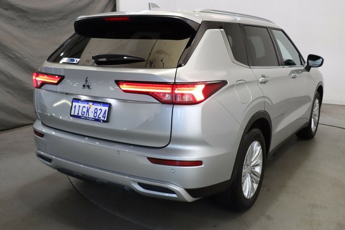 2024 Mitsubishi Outlander LS