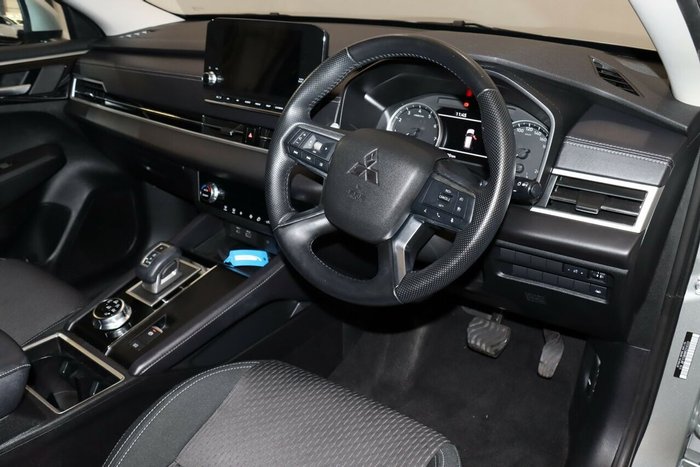 2024 Mitsubishi Outlander LS