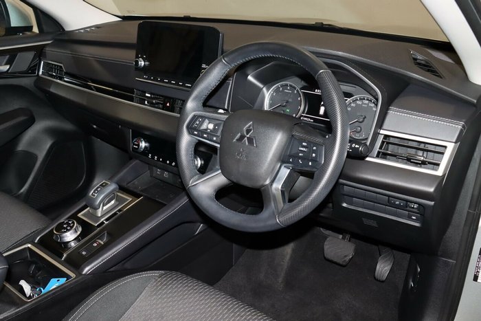 2024 Mitsubishi Outlander LS