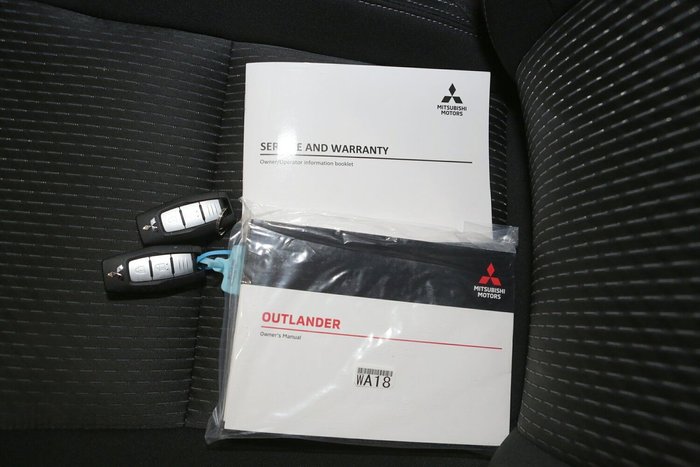 2024 Mitsubishi Outlander LS