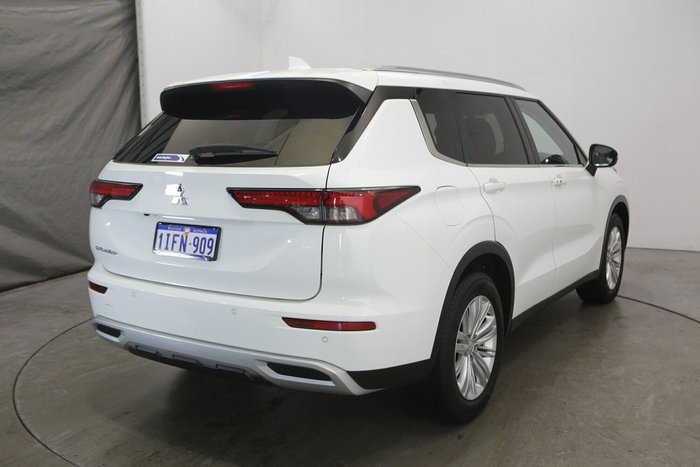 2024 Mitsubishi Outlander LS