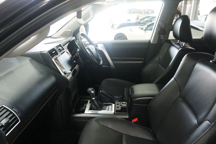 2023 Toyota Landcruiser Prado VX
