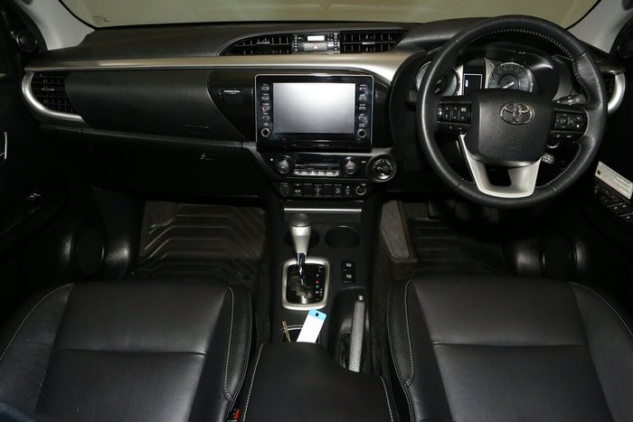 2020 Toyota Hilux SR5