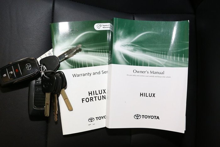 2023 Toyota Hilux SR5