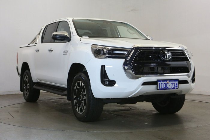 2023 Toyota Hilux SR5