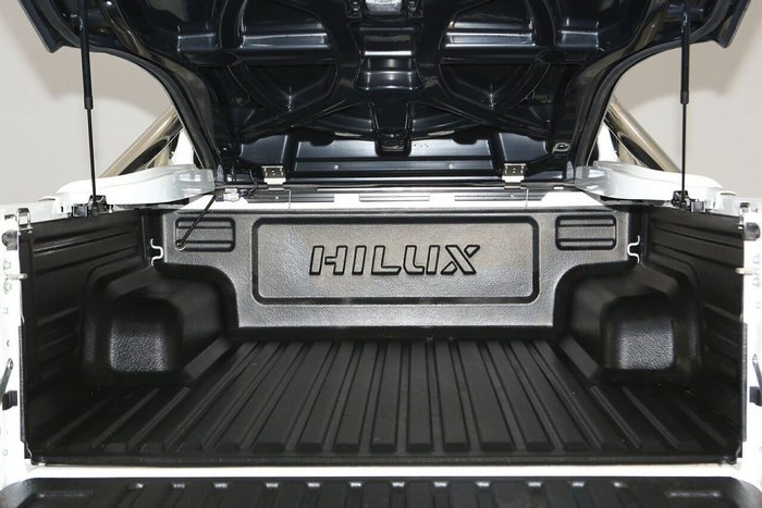 2023 Toyota Hilux SR5