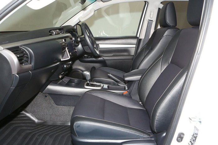 2023 Toyota Hilux SR5