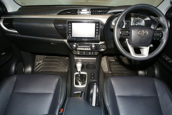 2023 Toyota Hilux SR5
