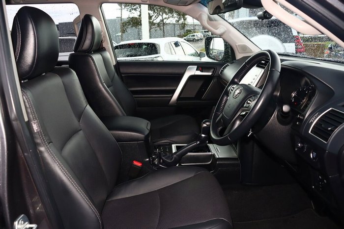 2022 Toyota Landcruiser Prado VX