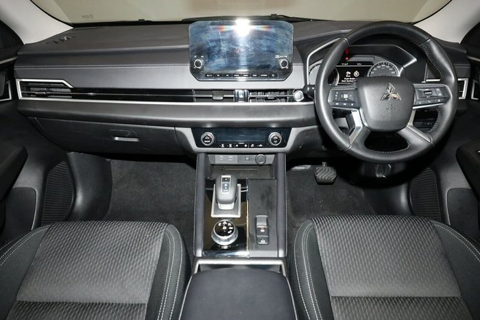 2024 Mitsubishi Outlander LS