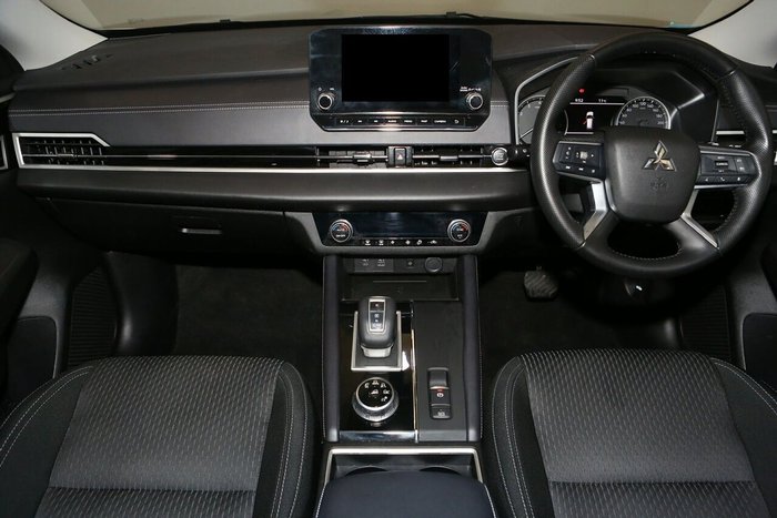 2024 Mitsubishi Outlander LS