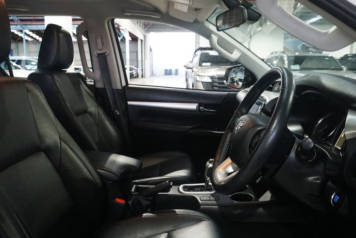 2022 Toyota Hilux SR5