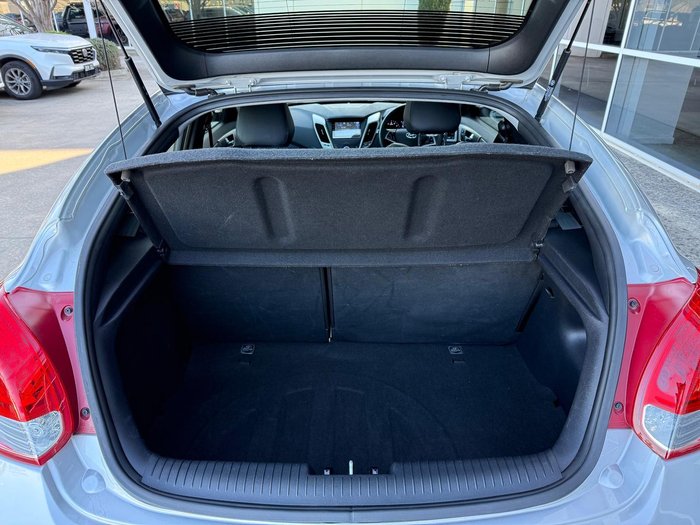 2012 Hyundai Veloster +